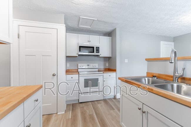 Photo - 1425 N Olney St Apartment