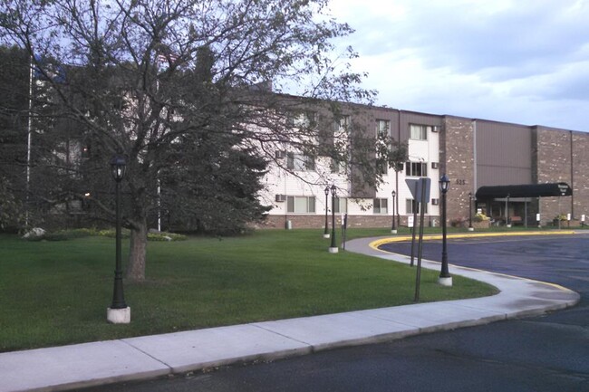 Foto del edificio - Westchester Village Apartments