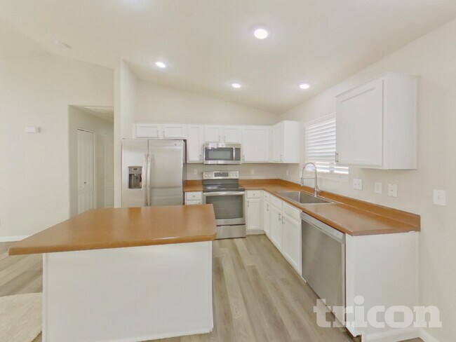 Foto del edificio - 22671 Scott Dr