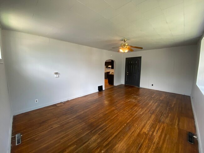 Building Photo - 116 S Griffin St