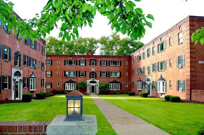 Regency Court - Apartments on Fifth