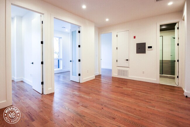 Building Photo - 406 Cornelia St