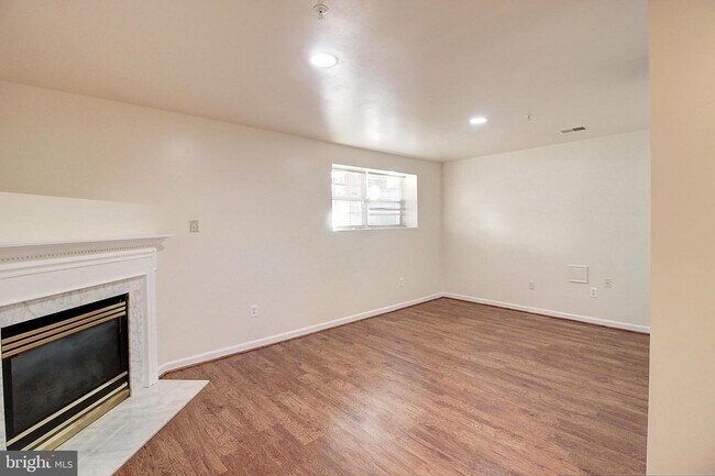 Foto del edificio - 1610 Wheyfield Dr
