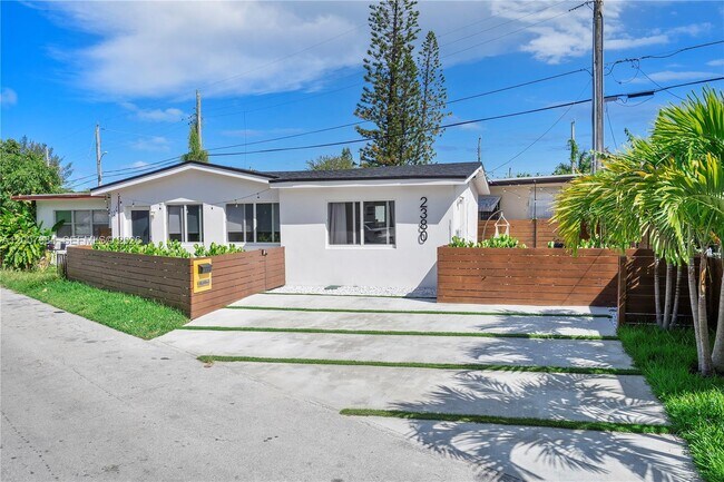 Foto del edificio - 2380 NE 137th St