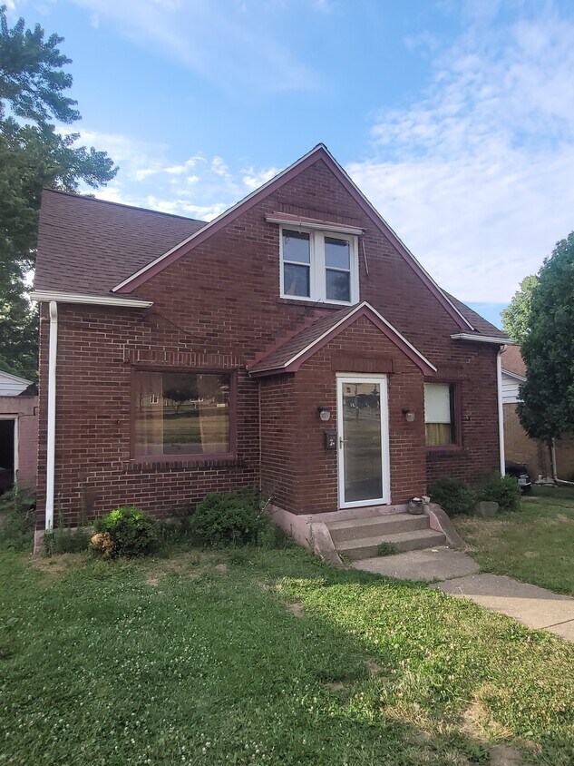 Building Photo - 114 E 38th St