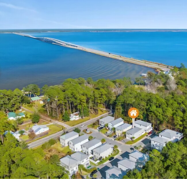 Building Photo - 29 Lighthouse Pointe Blvd