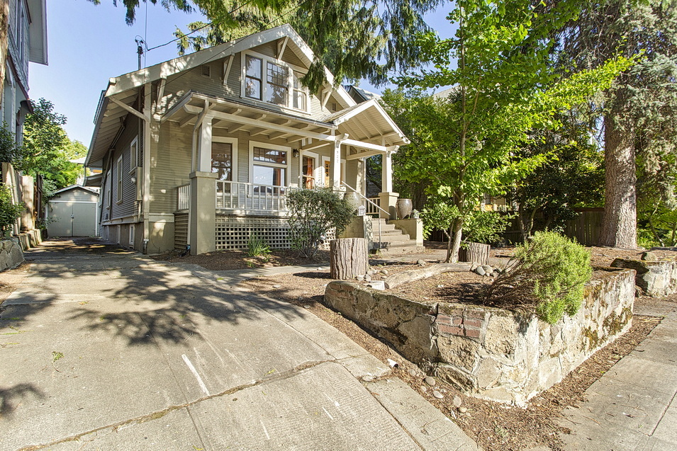 Primary Photo - 1922 NE 9th Ave