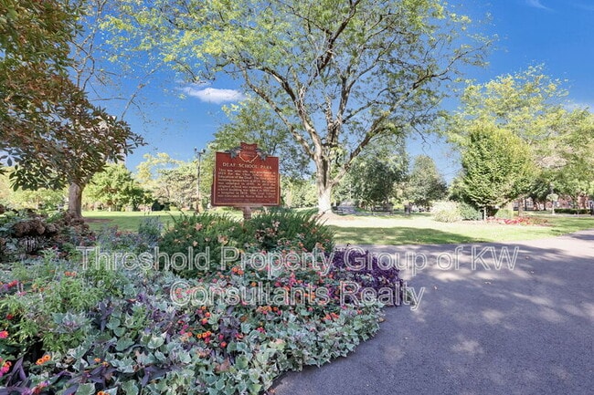 Building Photo - 451 E Town St