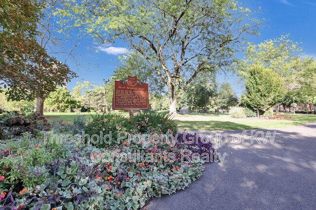 Foto del edificio - 451 E Town St