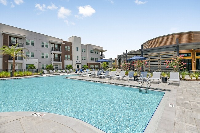 Building Photo - Residences at SweetBay
