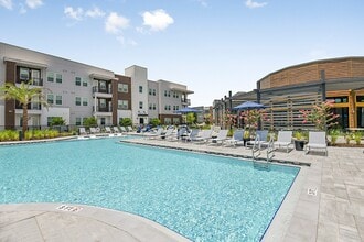 Building Photo - Residences at SweetBay