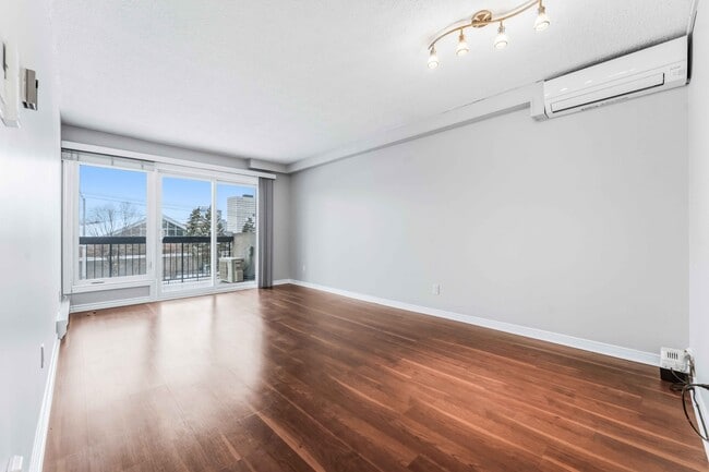 Photo du bâtiment - 158 McArthur Ave.