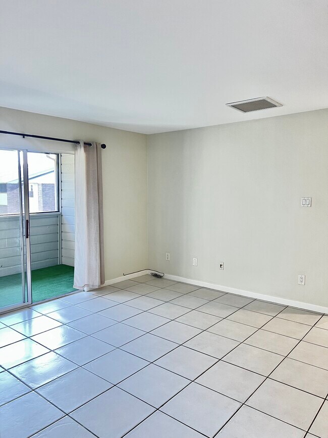 Foto del edificio - 1400 Gandy Blvd N