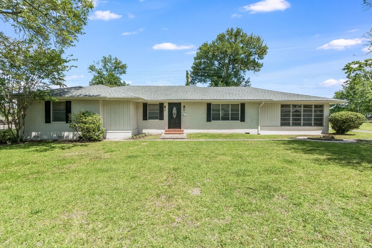 Primary Photo - 3 Bed/3 Bath House