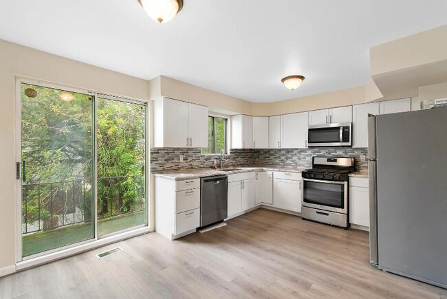 Foto del edificio - 1630 Forest Hill Rd