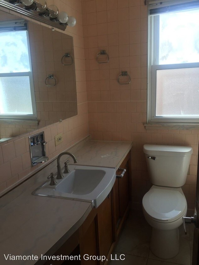 Building Photo - 3 br, 1 bath House - 220 156th Pl.