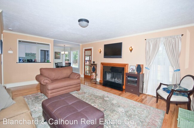 Building Photo - 3 br, 2.5 bath House - 635 Lake Santee Dr