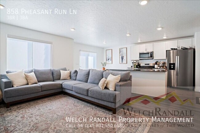 Foto del edificio - 858 Pheasant Run Ln