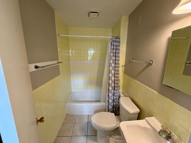 Foto del edificio - 316 E Locust St