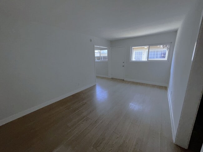 Building Photo - 1635 Normandie Ave