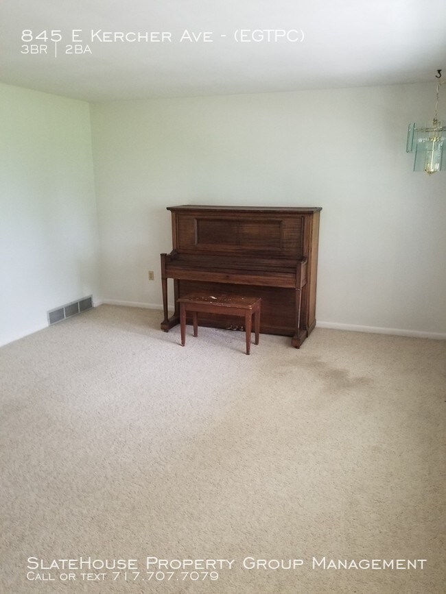 Building Photo - Pet Friendly huge 3 bedroom house