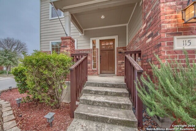 Building Photo - Situated on a desirable corner cul-de-sac lot!!