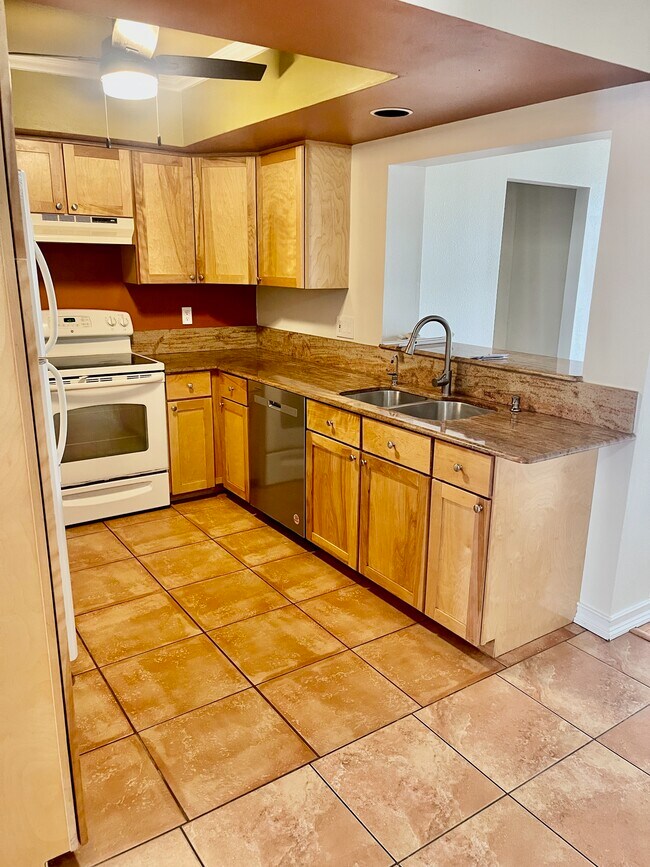 Photo - 15636 Morning Dr House