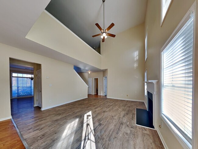 Foto del edificio - 320 Winthrop Ln