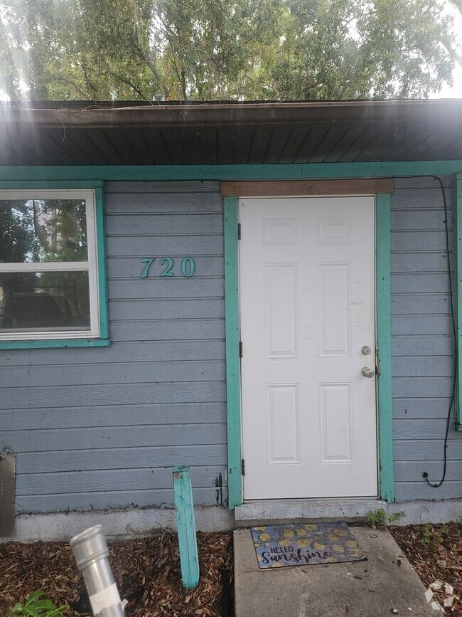 Building Photo - 720 26th Ave E