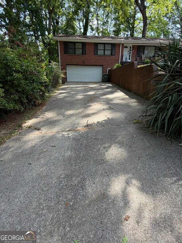 Building Photo - 310 Harris Manor Dr SW