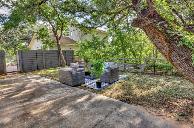 Building Photo - 4603 Lennox Dr