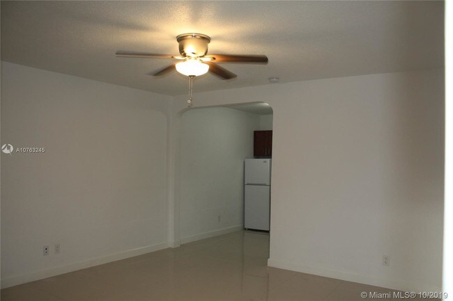 Building Photo - 2320 SW 26th Ln