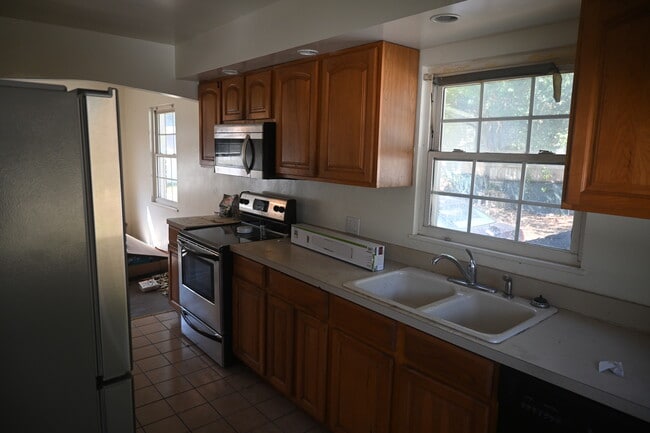 Building Photo - 1022 Brittain Rd