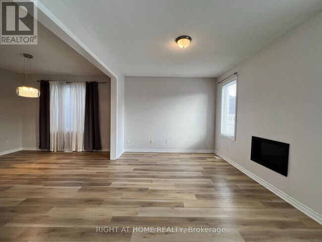 Building Photo - 529 Honeylocust Ave