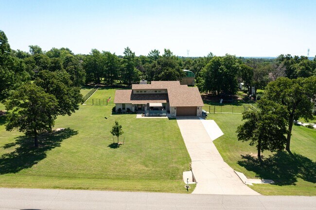 Building Photo - 7808 Forest Ln