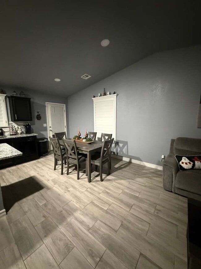 Building Photo - 14233 Escalera Dr