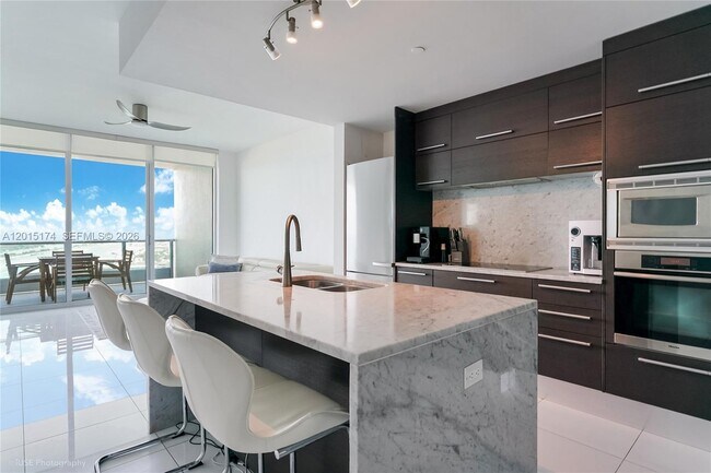 Foto del edificio - 900 Biscayne Blvd