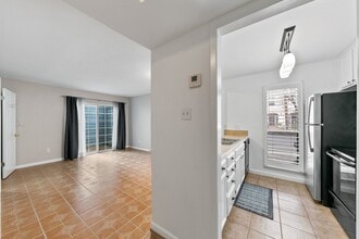 Building Photo - 701 Rosedale St