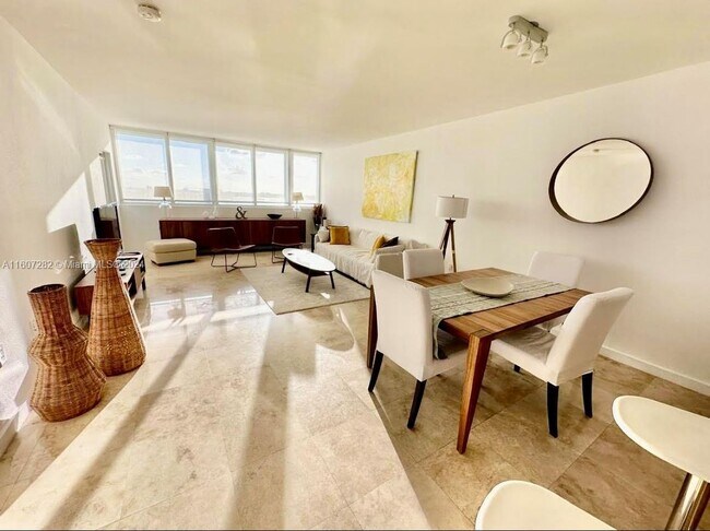 Foto del edificio - 10275 Collins Ave
