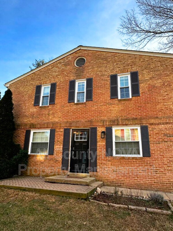 Building Photo - 9821 Lakepointe Dr
