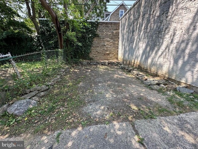 Building Photo - 3323 Tilden St