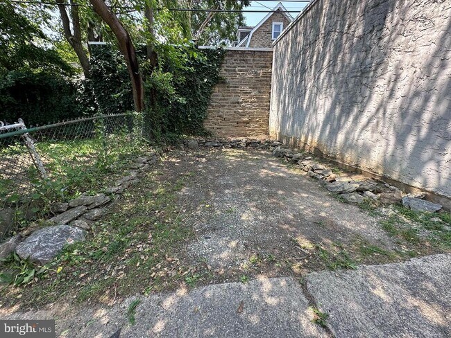 Foto del edificio - 3323 Tilden St