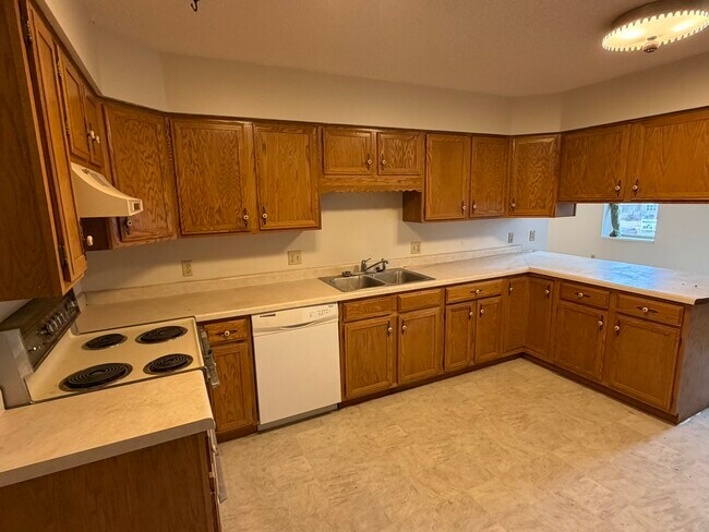 Cocina de la unidad 17 - 442 Belgrade Ave