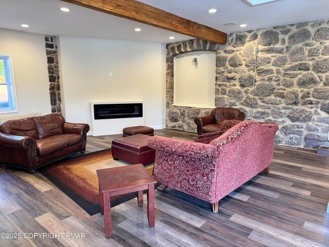 Building Photo - 3884 PA-115