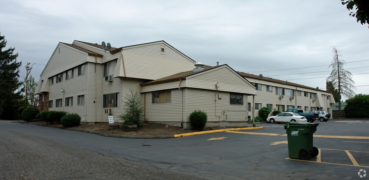 Building Photo - Royal Pines Apartments