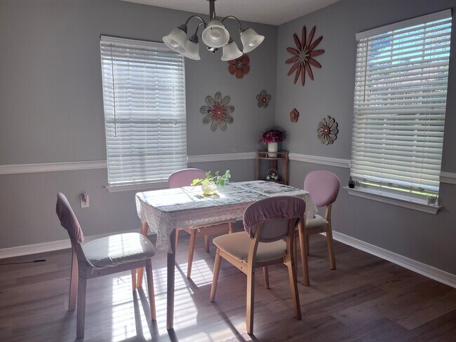 Foto del edificio - 7520 Avery Ln