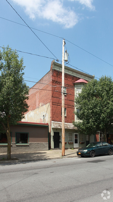 Building Photo - 207 N Main St