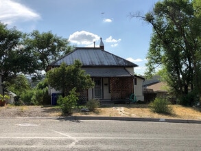 Building Photo - 422 S Marina St