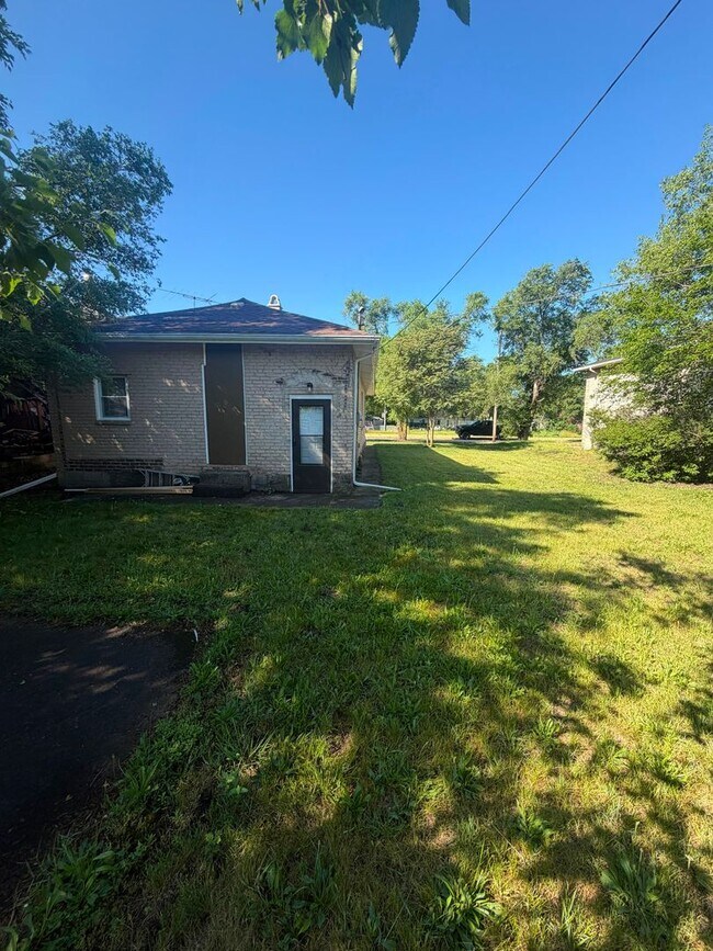 Foto del edificio - Newly Renovated 3 Bedroom • 1 Bathroom Home