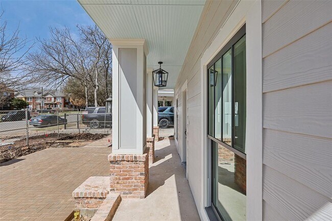 Building Photo - 1139 Kings Hwy